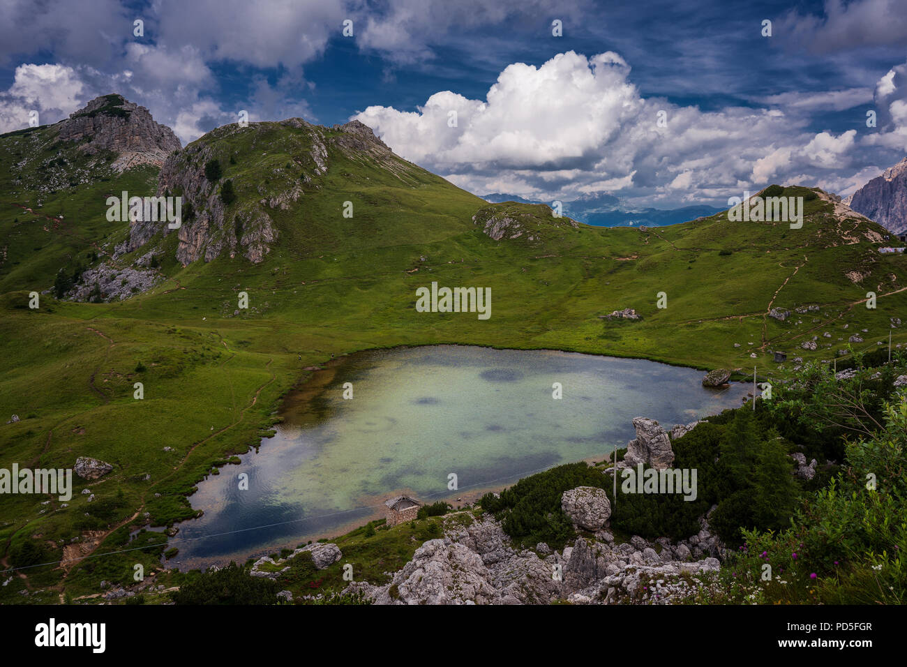Der See von Valparola, Dolomiten. Stockfoto