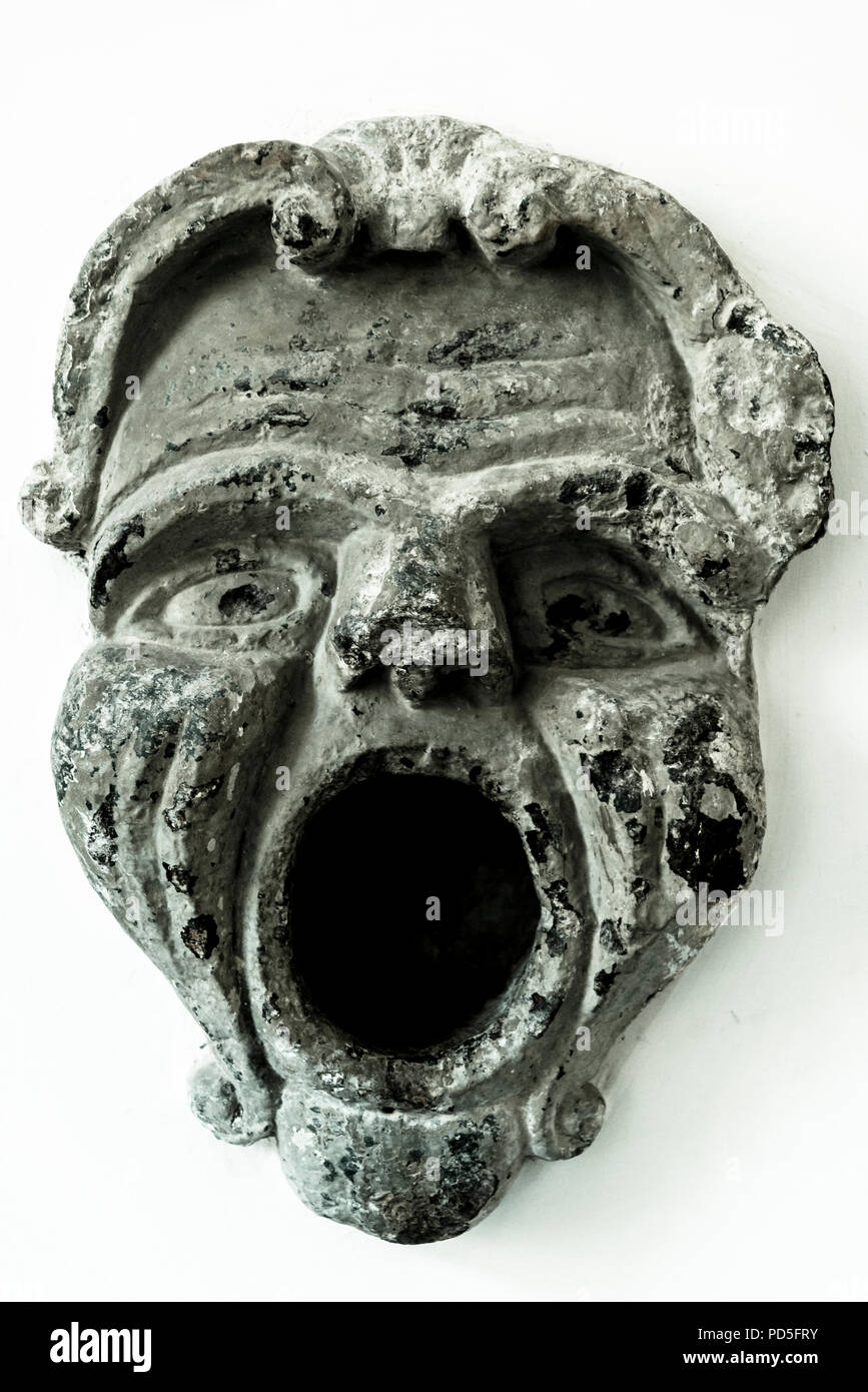 Steinkopf Skulptur mit offenen Mund, Neapel, Italien Stockfoto