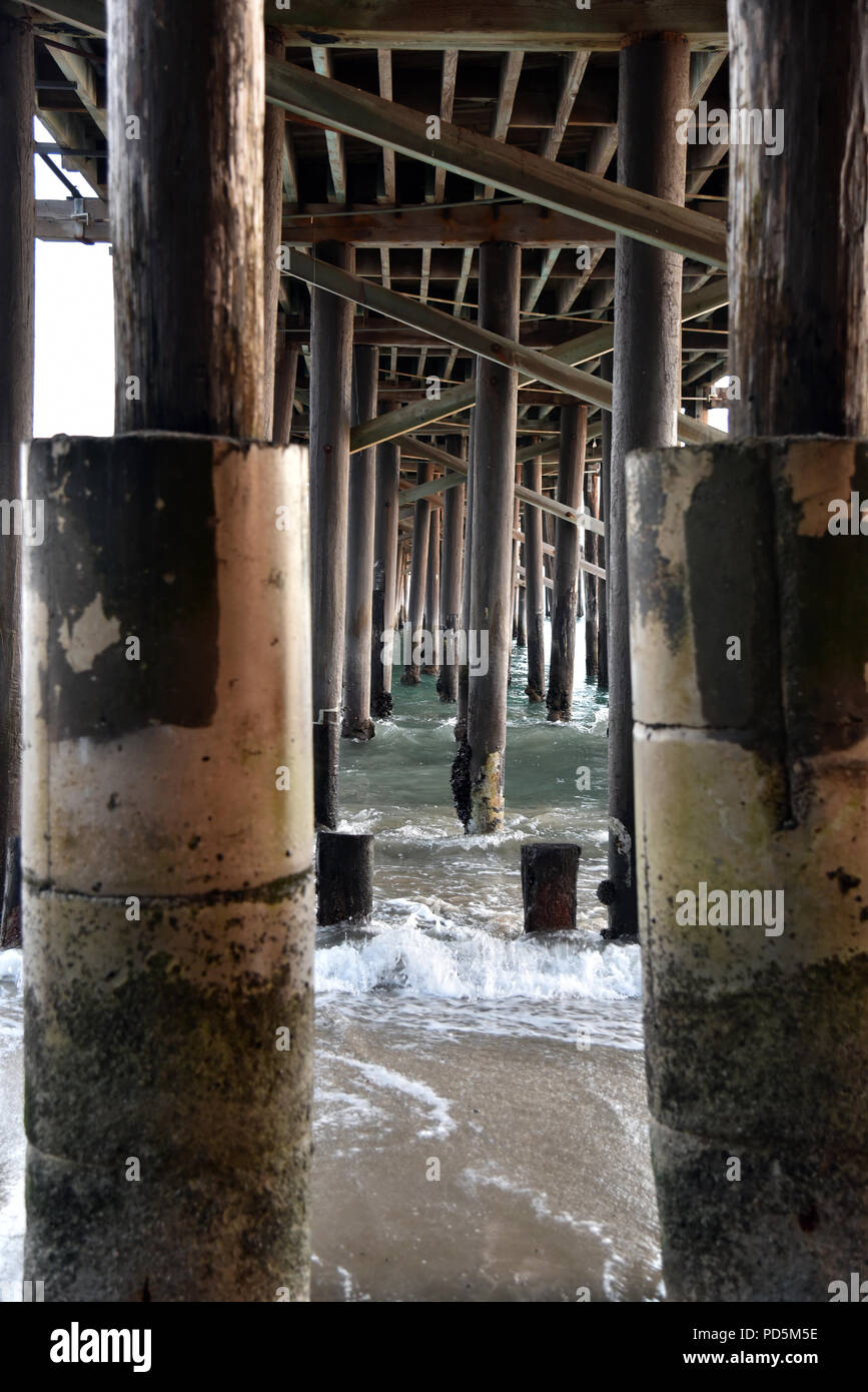 Support Spalten halten sich am Pier in Malibu Kalifornien Stockfoto