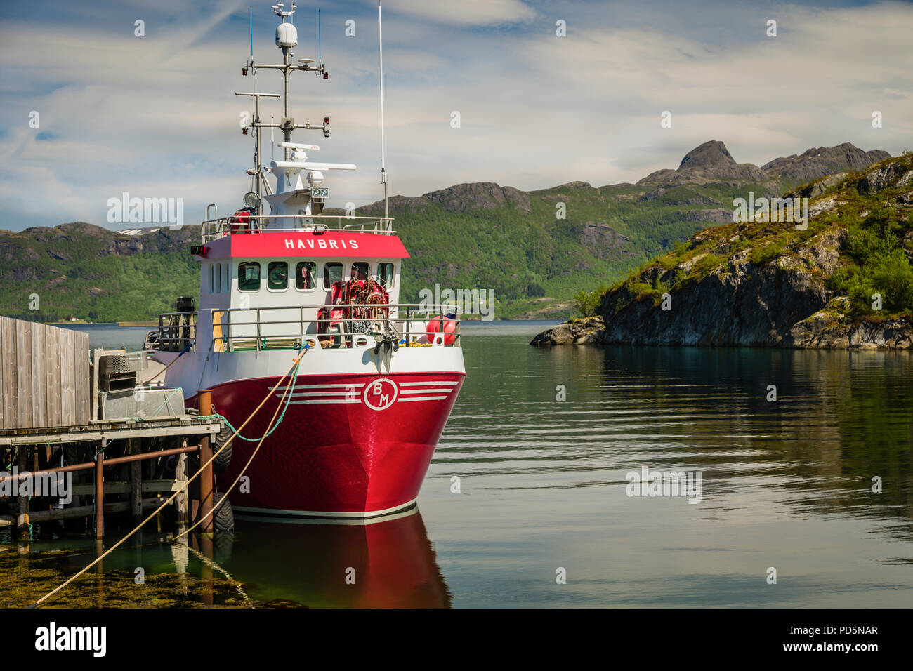 Fischereifahrzeug auf Kilboghavn, Norwegen vertäut. Stockfoto