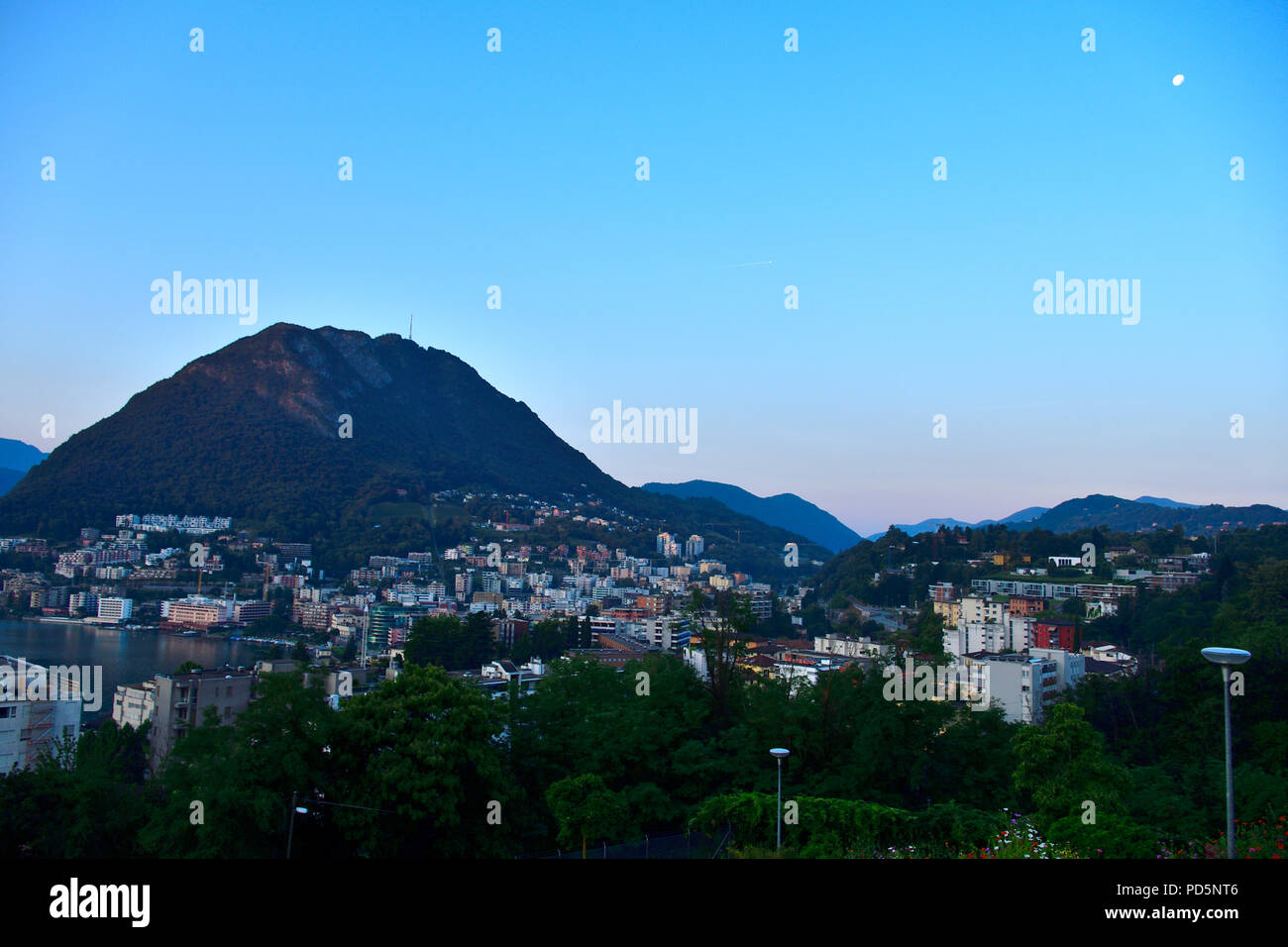 Blick auf die Stadt Lugano - Veduta della Città di Lugano Stockfoto