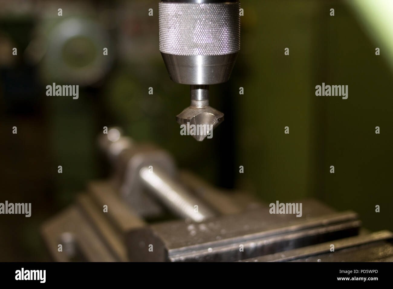 Industrielle Classic Maschine grüne Werkstatt für Metall Handwerk mit austauschbaren Countersink Drill Bit Stockfoto
