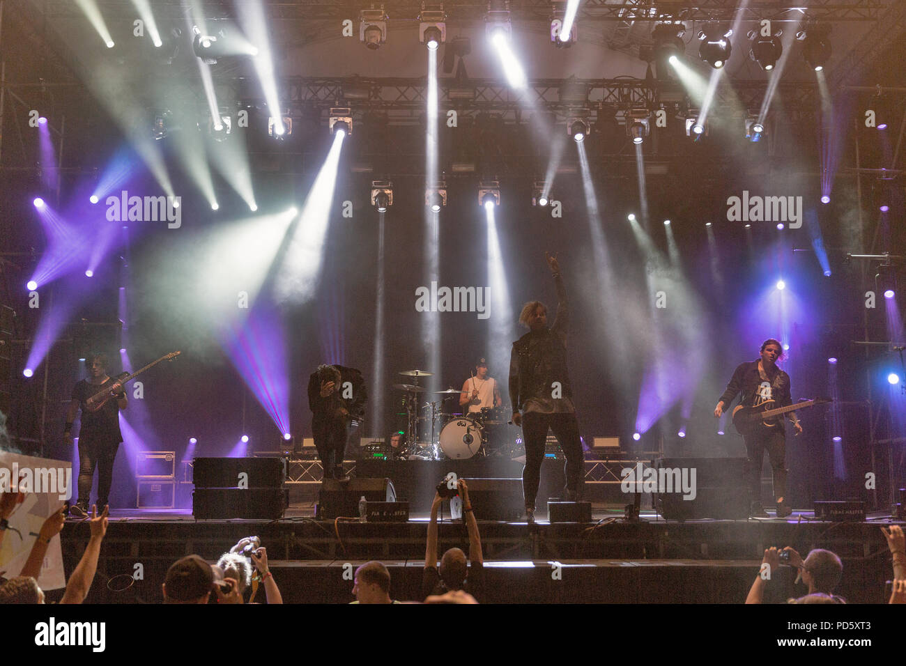 Kiew, Ukraine - Juli 06, 2018: die Deutschen metalcore Rock Band Eskimo Callboy führt live im Atlas Wochenende Festival in nationalen Expocentre. Stockfoto