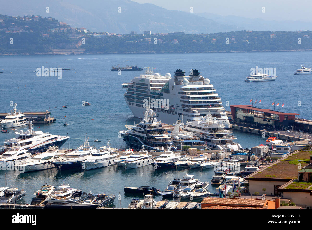 Monte Carlo in Monaco das Fürstentum Monaco, La Condamine und Monte Carlo vom Aussichtspunkt in der Nähe des Prinzen Palast von Monaco genommen Stockfoto
