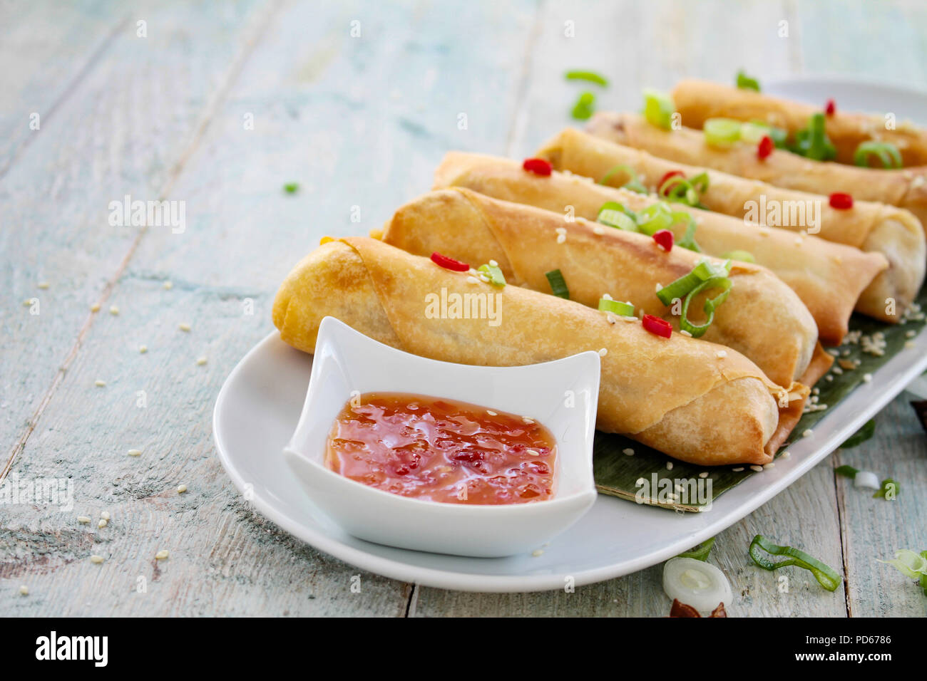 Chop suey rollen -Fotos und -Bildmaterial in hoher Auflösung – Alamy