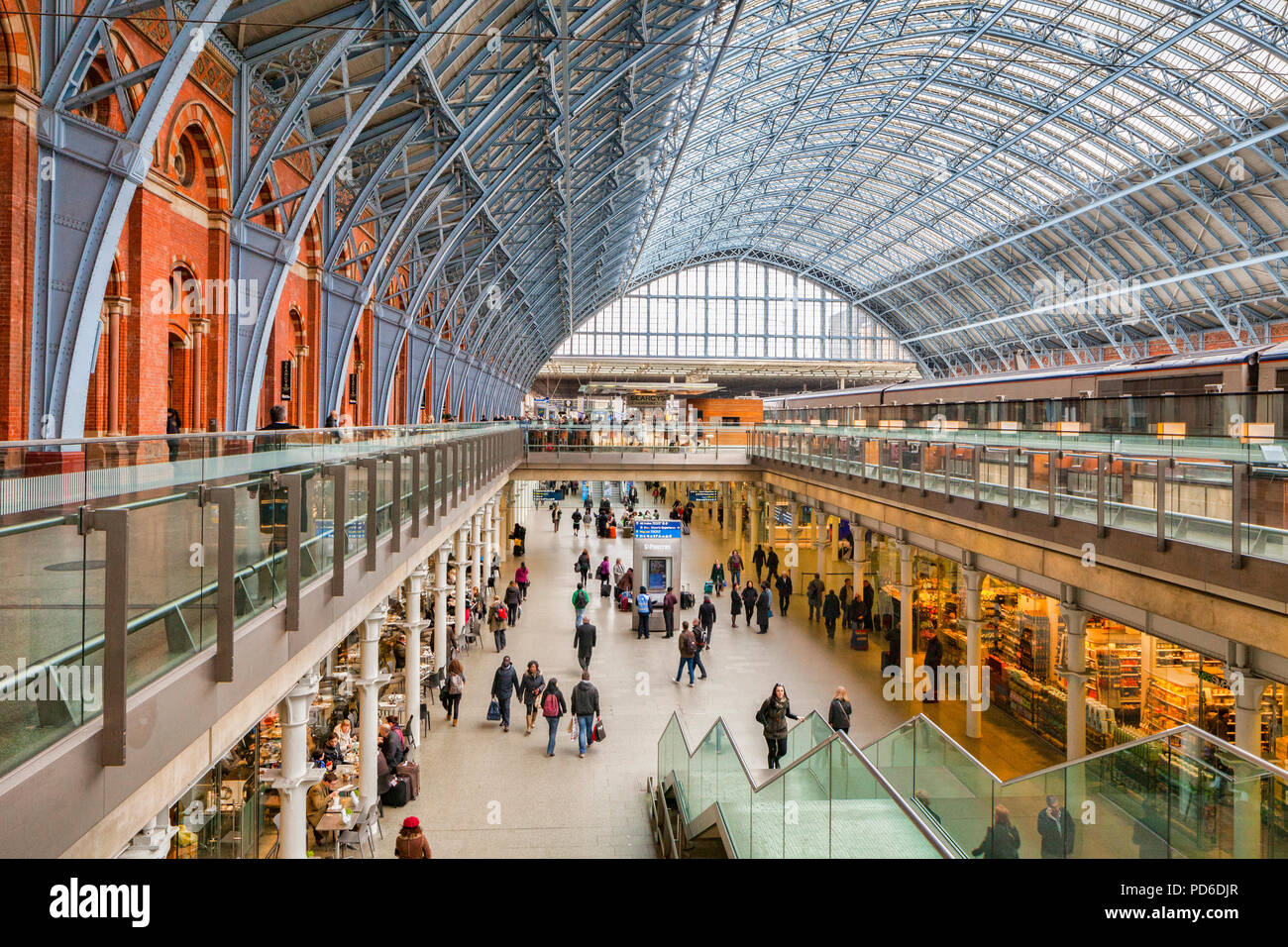 Die Bahnhofshalle, Bahnhof St Pancras, London, England, Vereinigtes Königreich, Stockfoto