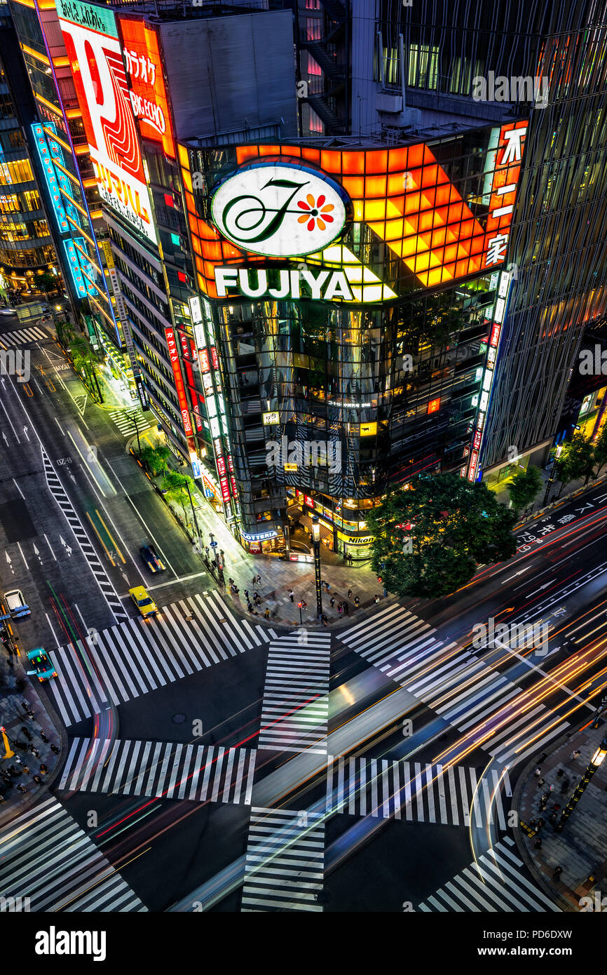 Japan, Insel Honshu, Kanto, Tokio, Luftaufnahme über Ginza District. Stockfoto