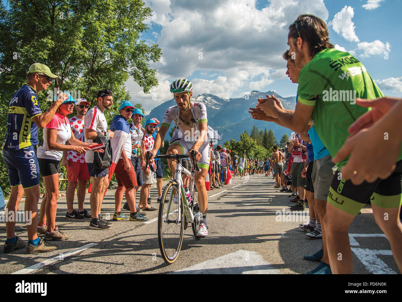Fans applaudieren an niederländische Ecke, Alpe d'Huez Tour de France 2018 Stockfoto