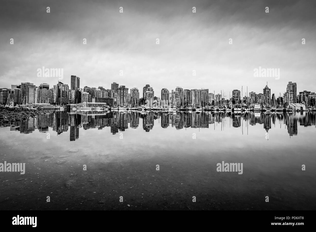 Vancouver city skyline black white -Fotos und -Bildmaterial in hoher ...