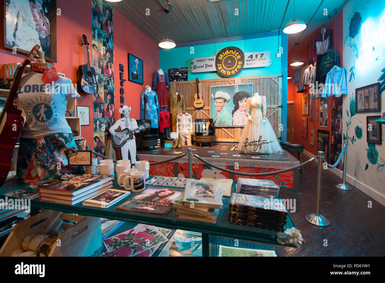 Kostüme und Erinnerungsstücke auf Anzeige in der berühmten Ernest Tubb Record Shop in Nashville, Tennessee, USA Stockfoto