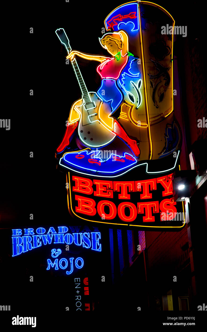 Die hellen Neonlichter von Nashville, Broadway von Tennessee. Stockfoto