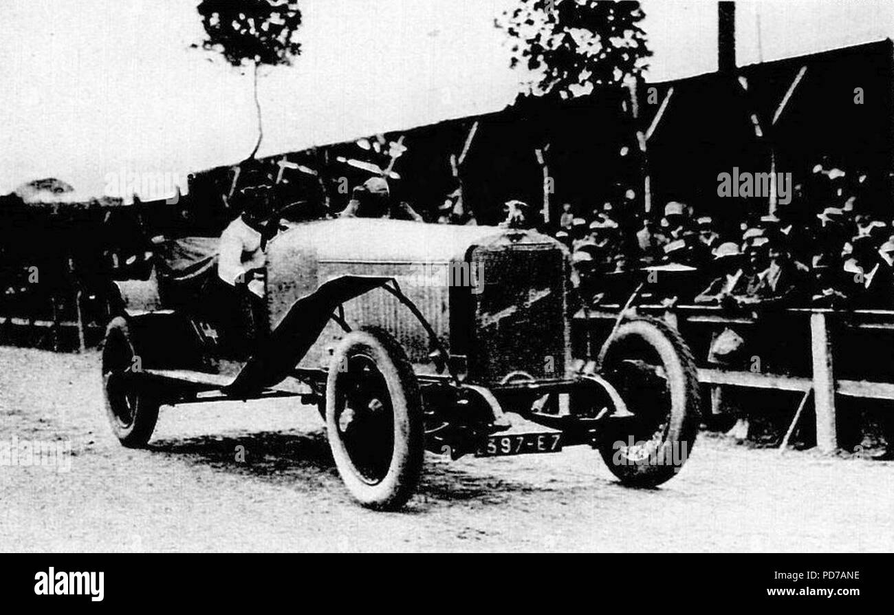 André Dubonnet Sieger Coupe de la première Coupe Georges Boillot en 1921, sur Hispano-Suiza 7 L. I6. Stockfoto