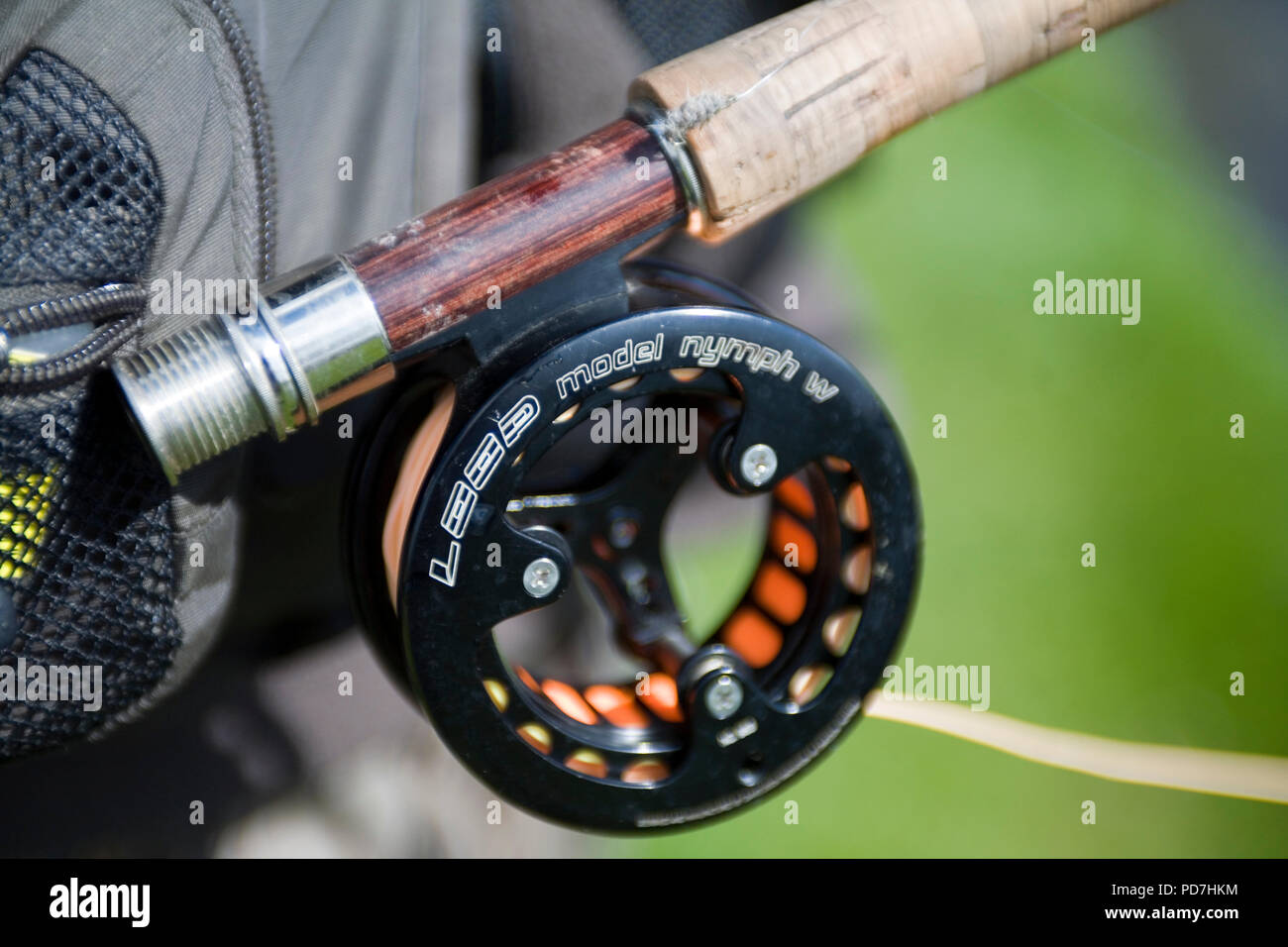 Forellen angeln - Fliegenfischen Haspel Stockfoto