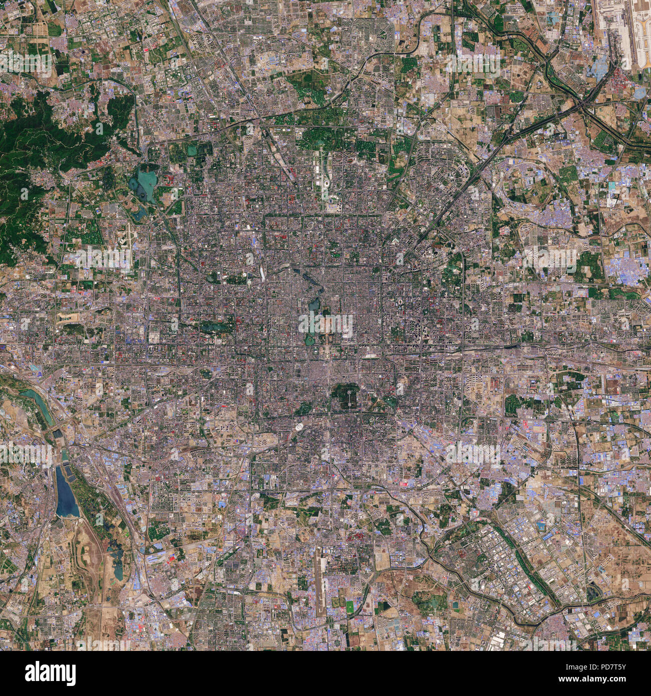 Peking, die Hauptstadt Chinas, vom Weltraum aus gesehen - enthält geänderte Copernicus Sentinel Data 2018 Stockfoto