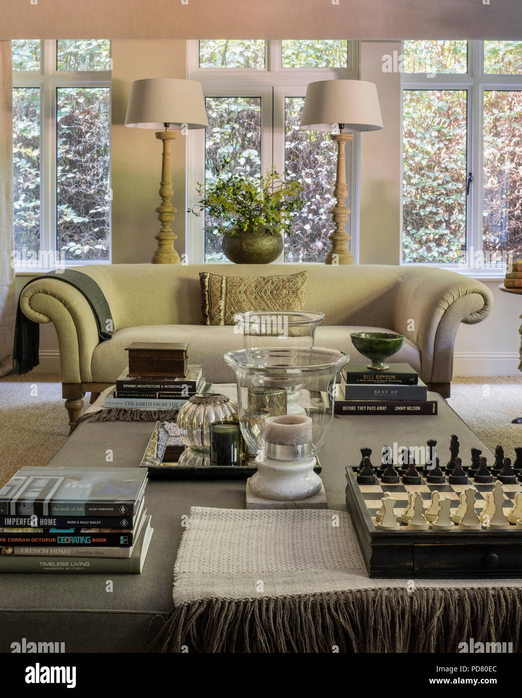 Maßgeschneiderte osmanischen von Cassia Bardoe Innenarchitektur in eleganten Wohnzimmer Stockfoto