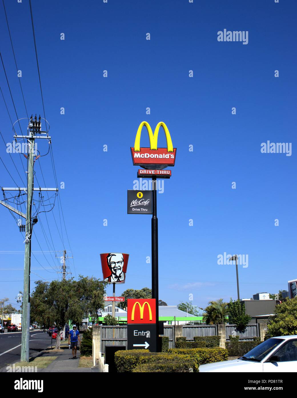 McDonalds fahren Sie durch und KFC fahren Sie durch gemeinsam in Australien, Casino in New South Wales am 6. August 2018. Stockfoto