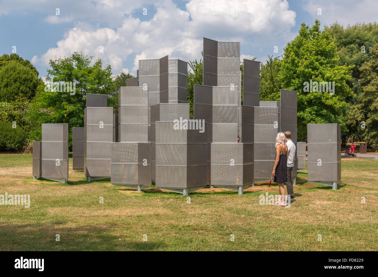 Optic Labyrinth' von Conrad Shawcross, Teil der Frieze Skulptur 2018 im Regent's Park, London, England, Vereinigtes Königreich, Europa Stockfoto