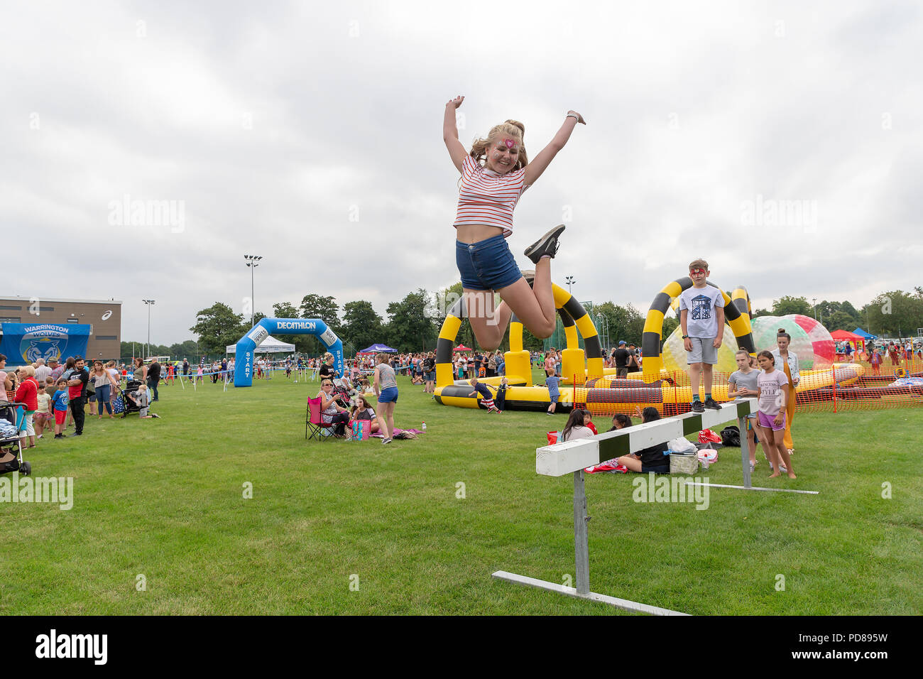 Warrington, Großbritannien. 7. August 2018. 07. August 2018 - Der erste Tag der Victoria Park erleben. VPX ist im elften Jahr und ist im Victoria Park, Latchford, Warrington, Cheshire jedes Jahr abgehalten. Jeden Dienstag im August die Tore für eine Vielzahl von Animationen für Kinder, die alle kostenlos Kredit: John Hopkins/Alamy leben Nachrichten Stockfoto