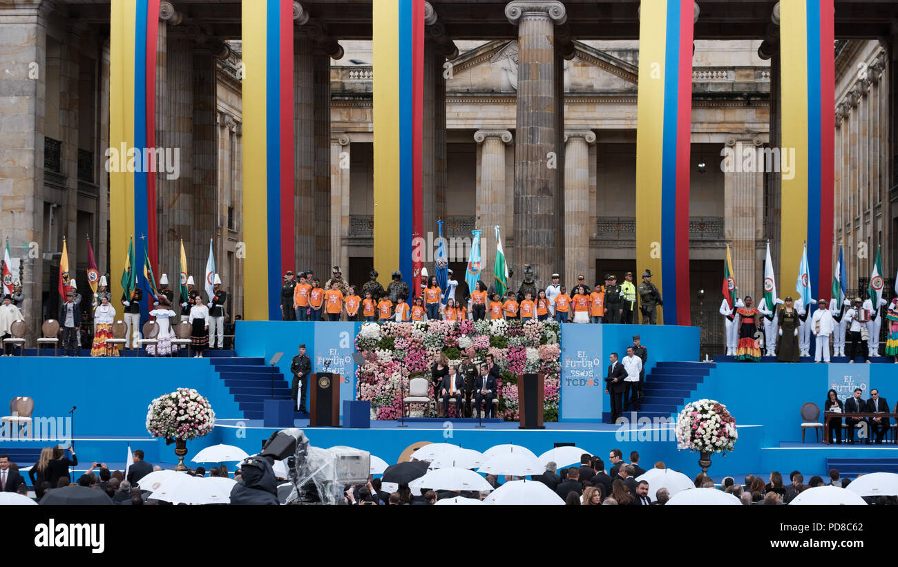 Bogota, Kolumbien. 7. August 2018. Einweihung des neuen Präsidenten von Kolumbien, Herr Ivan Duque. Der Fall wurde an die Bolivar Square in Bogota, Kolumbien statt. Credit: Luis Gomez/Alamy leben Nachrichten Stockfoto