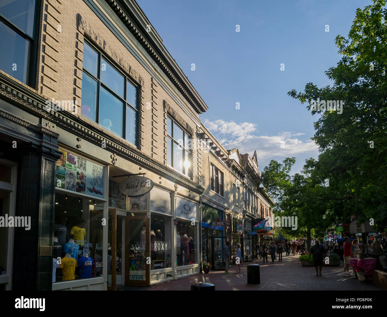 Boulder, Aug. 9: Speichert auf Pearl Street am Aug 9, 2014 in Boulder, Colorado Stockfoto Boulder, Aug. 9: Speichert auf Pearl Street am Aug 9, 2014 in Boulder, Colorado Stockfoto