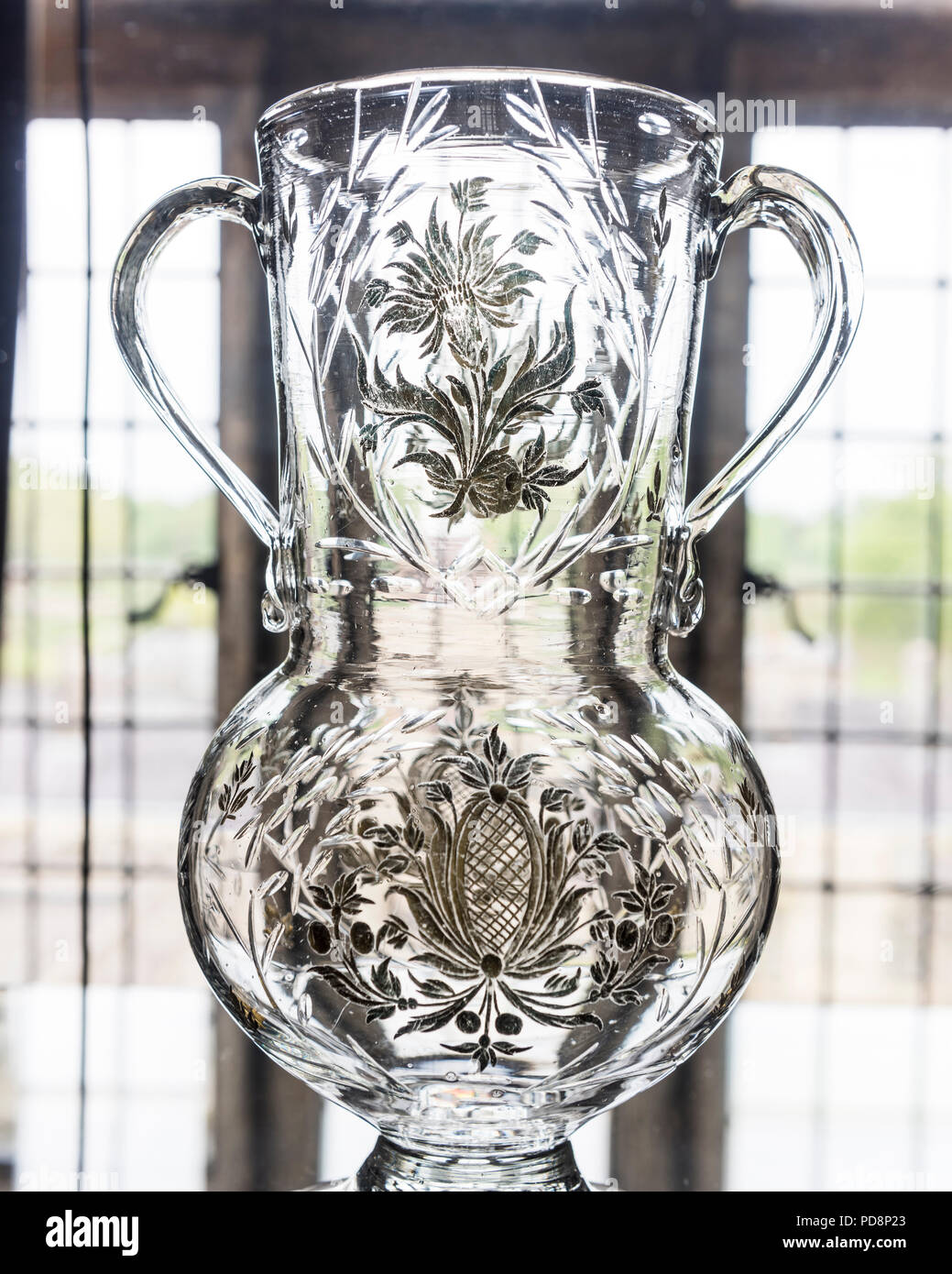 Blick durch antikes Glas Vase Stockfoto