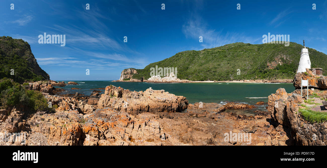 "Die Köpfe", der Eingang der Lagune von Knysna an der Garden Route in der Western Cape Provinz, in Südafrika. Stockfoto