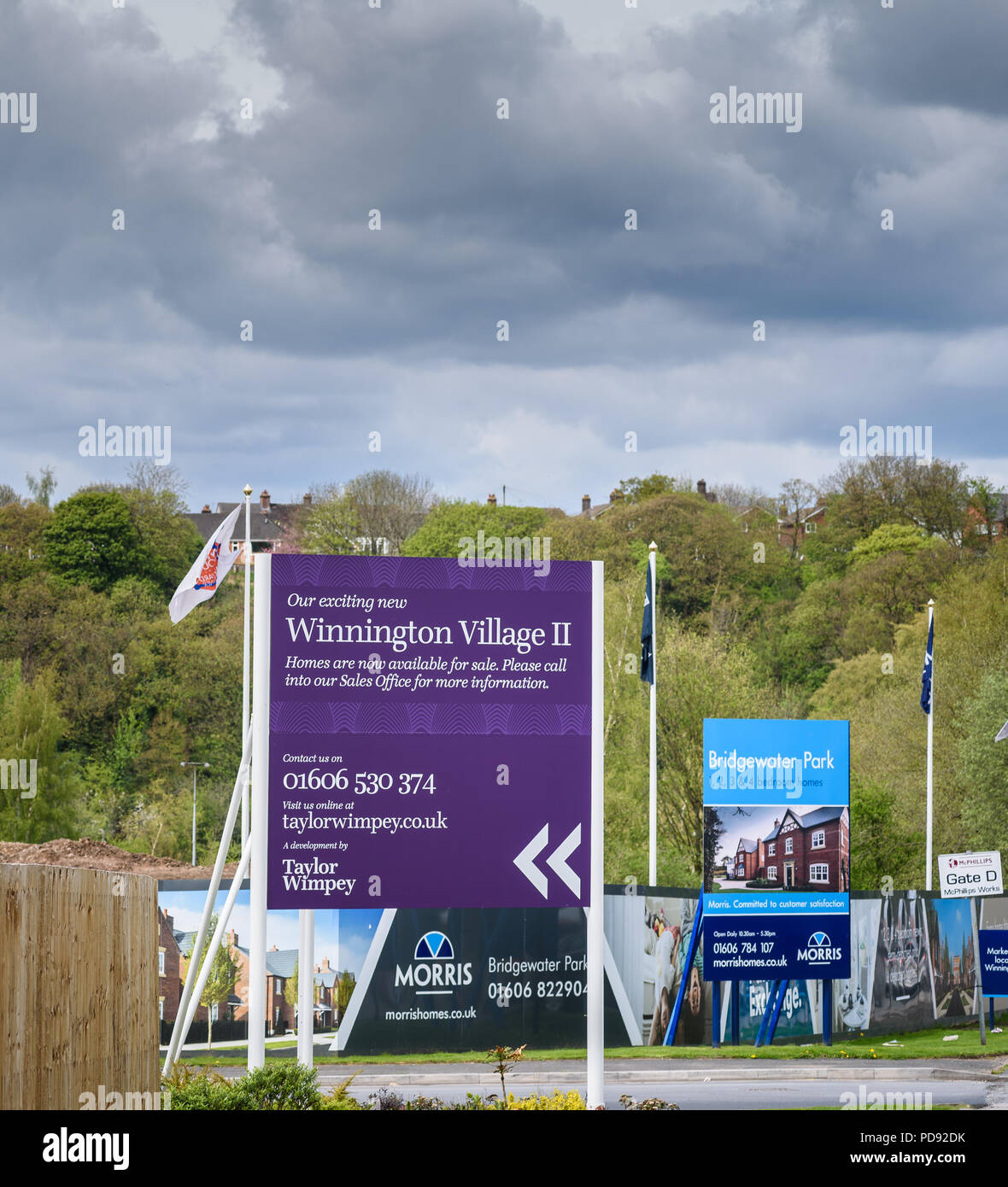 Eingang Werbung neu gebauten Wohnungen zum Verkauf im Winnington Dorf, Northwich, Cheshire, UK. Stockfoto