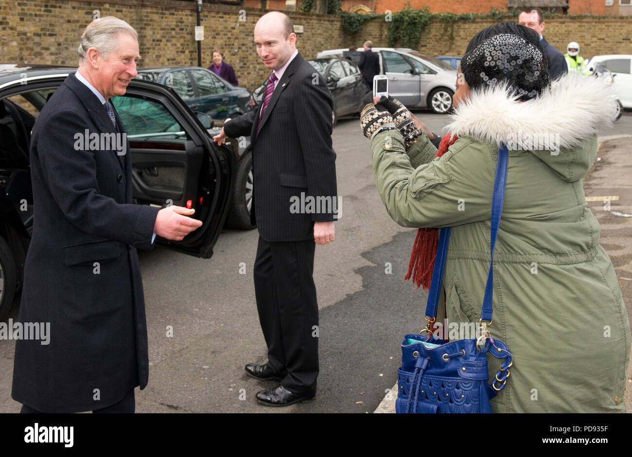 Charles Prinz von Wales und die Herzogin von Cornwall besuchen Sie die High Street von Tottenham sechs Monate nach Szenen exzessiver Ausschreitungen. Stockfoto