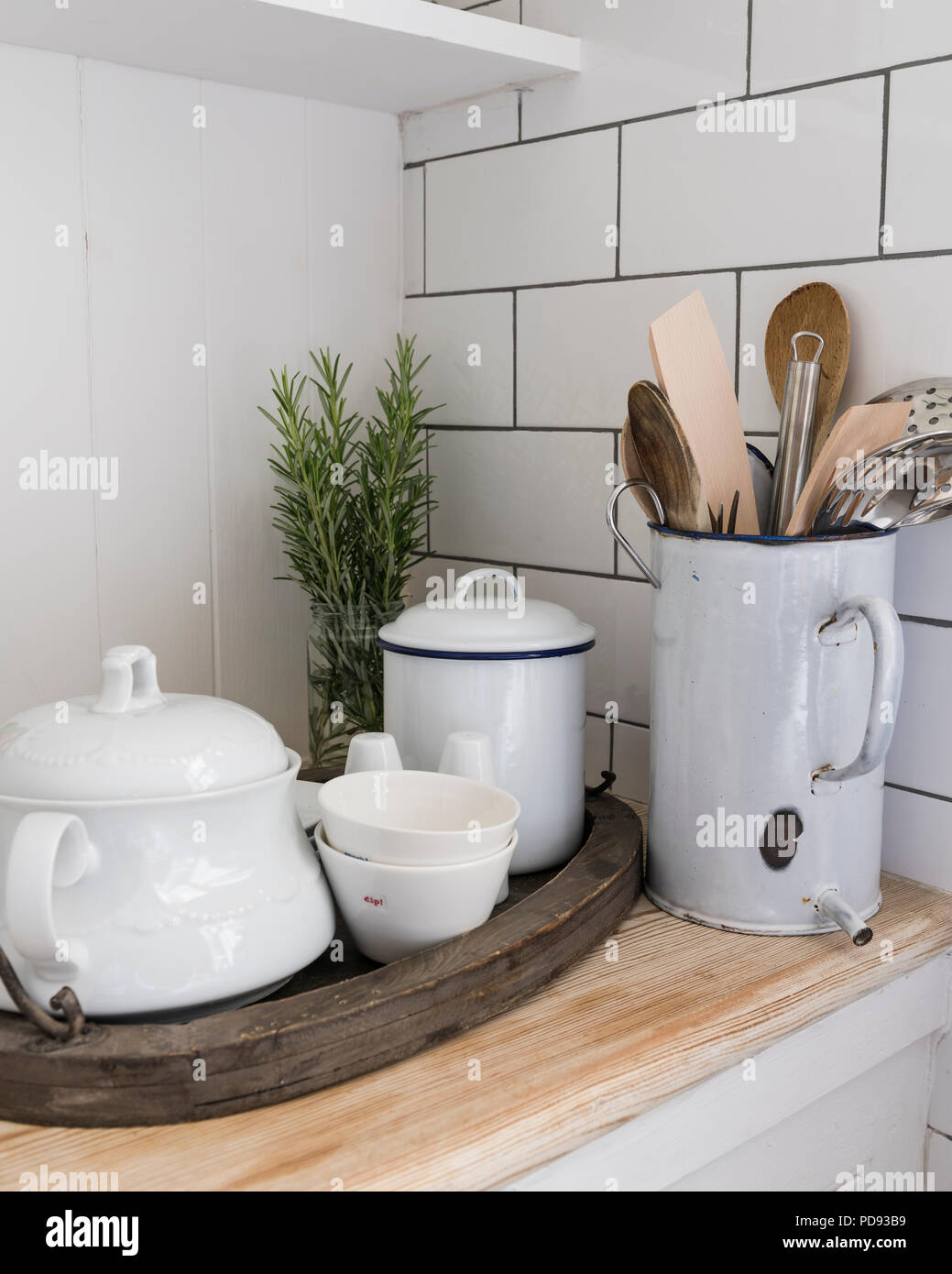 Detail der enamelware und Kochutensilien Stockfoto