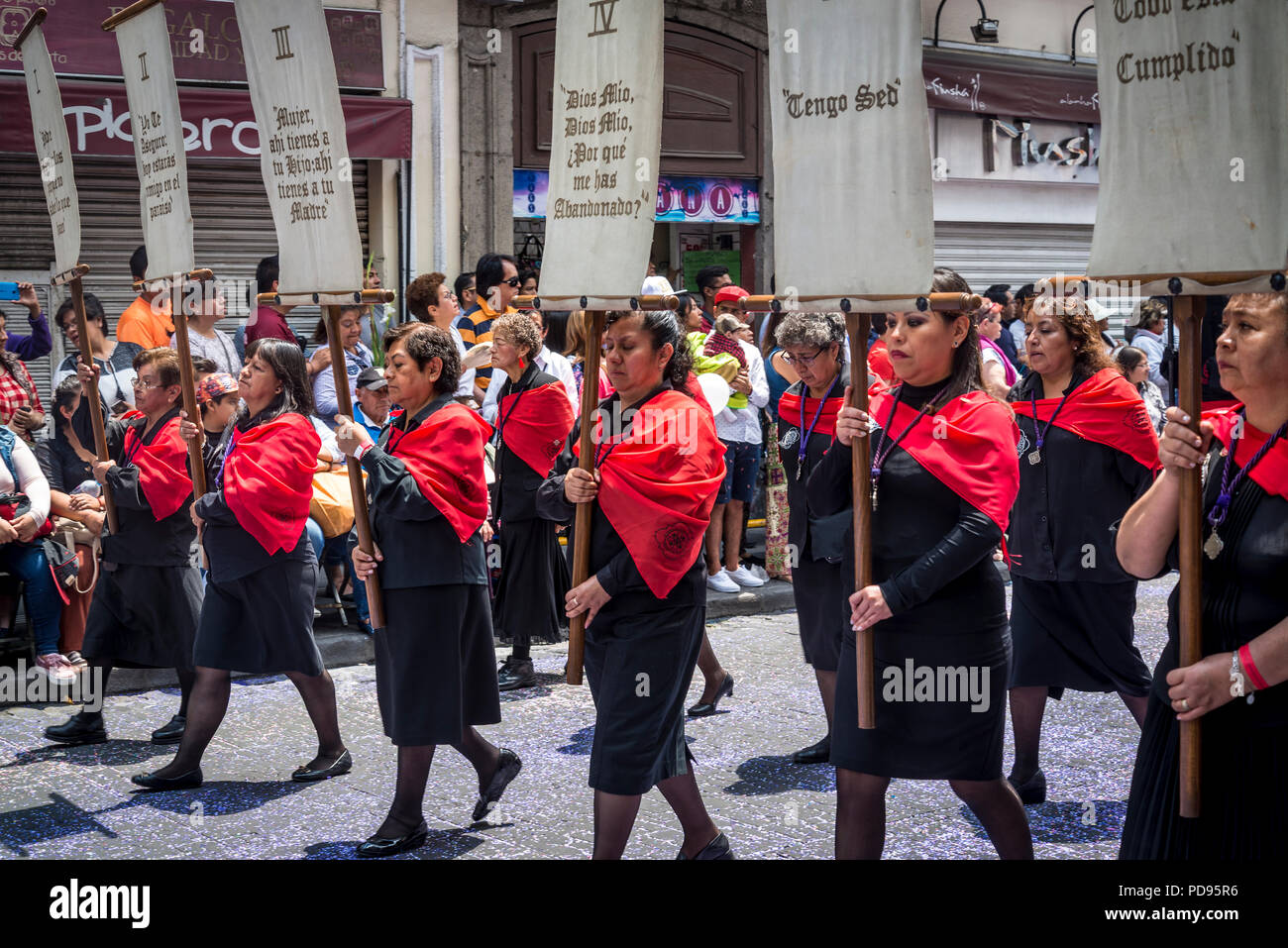 Schöne traditionelle Ostern Prozession, Puebla, Stadt im Osten - zentrales Mexiko Stockfoto