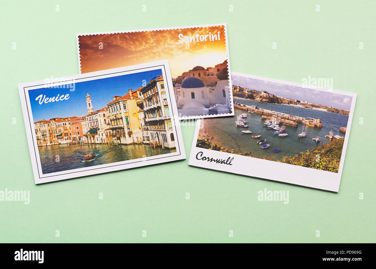 Postkarten auf einem hellgrünen Hintergrund Stockfoto