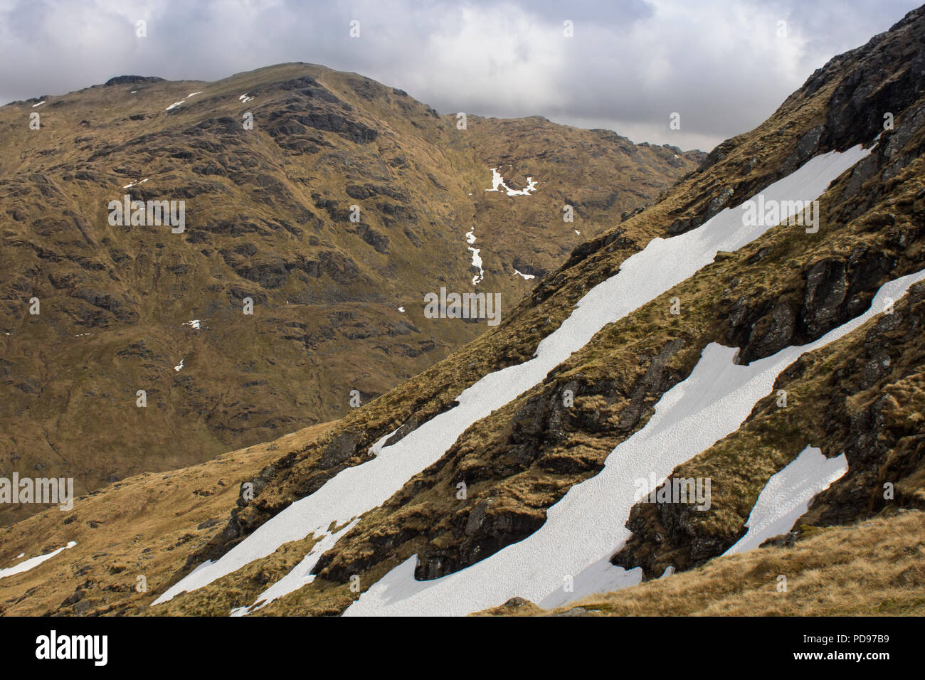 Aussicht auf die Bergkette von beinn trossach chabhair. Stockfoto