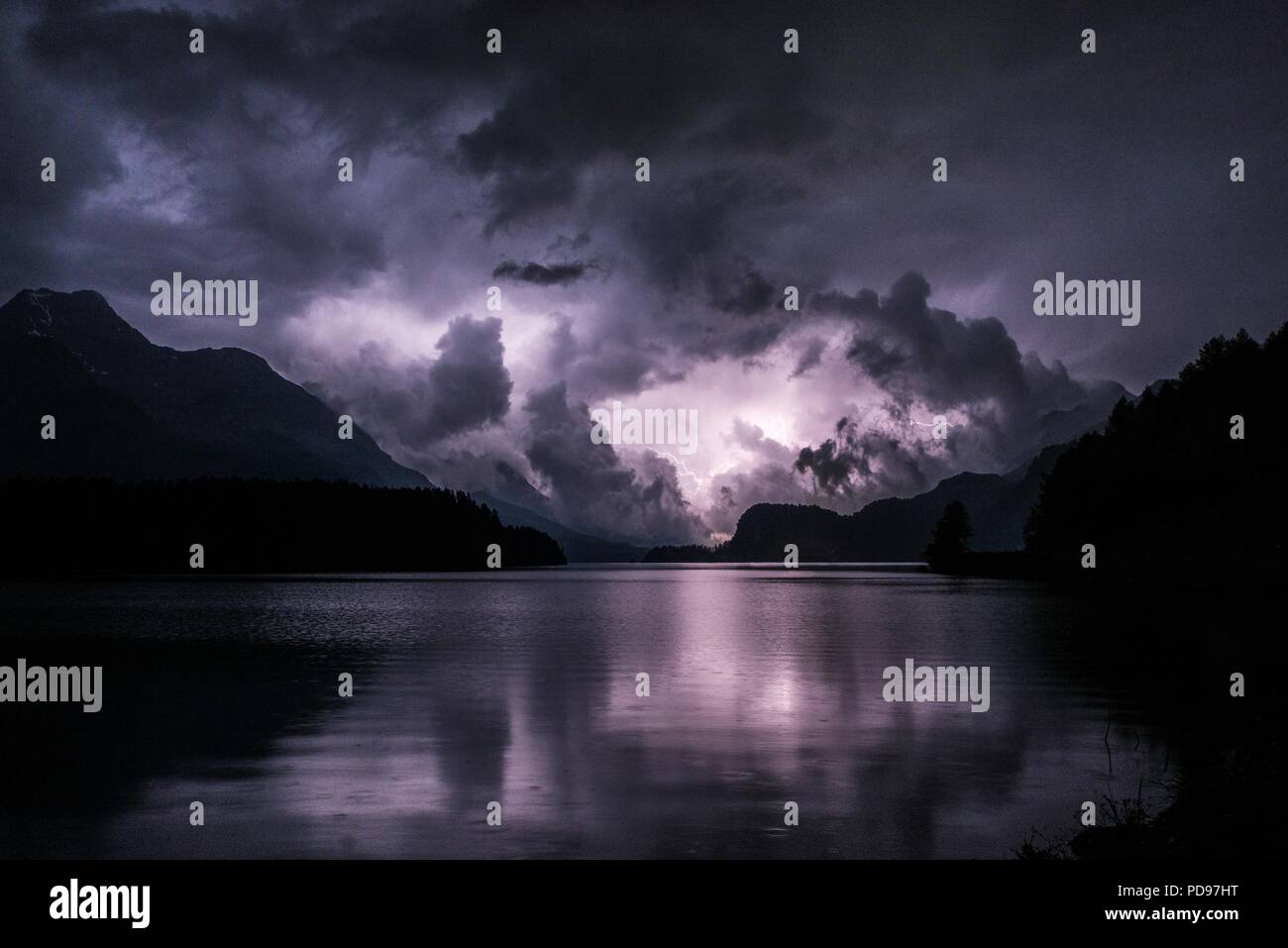 Cannabis, auch als Marihuana unter einem anderen Namen bekannt, ist eine psychoaktive Droge aus der Cannabispflanze für medizinische oder entspannende Zweck verwendet Stockfoto