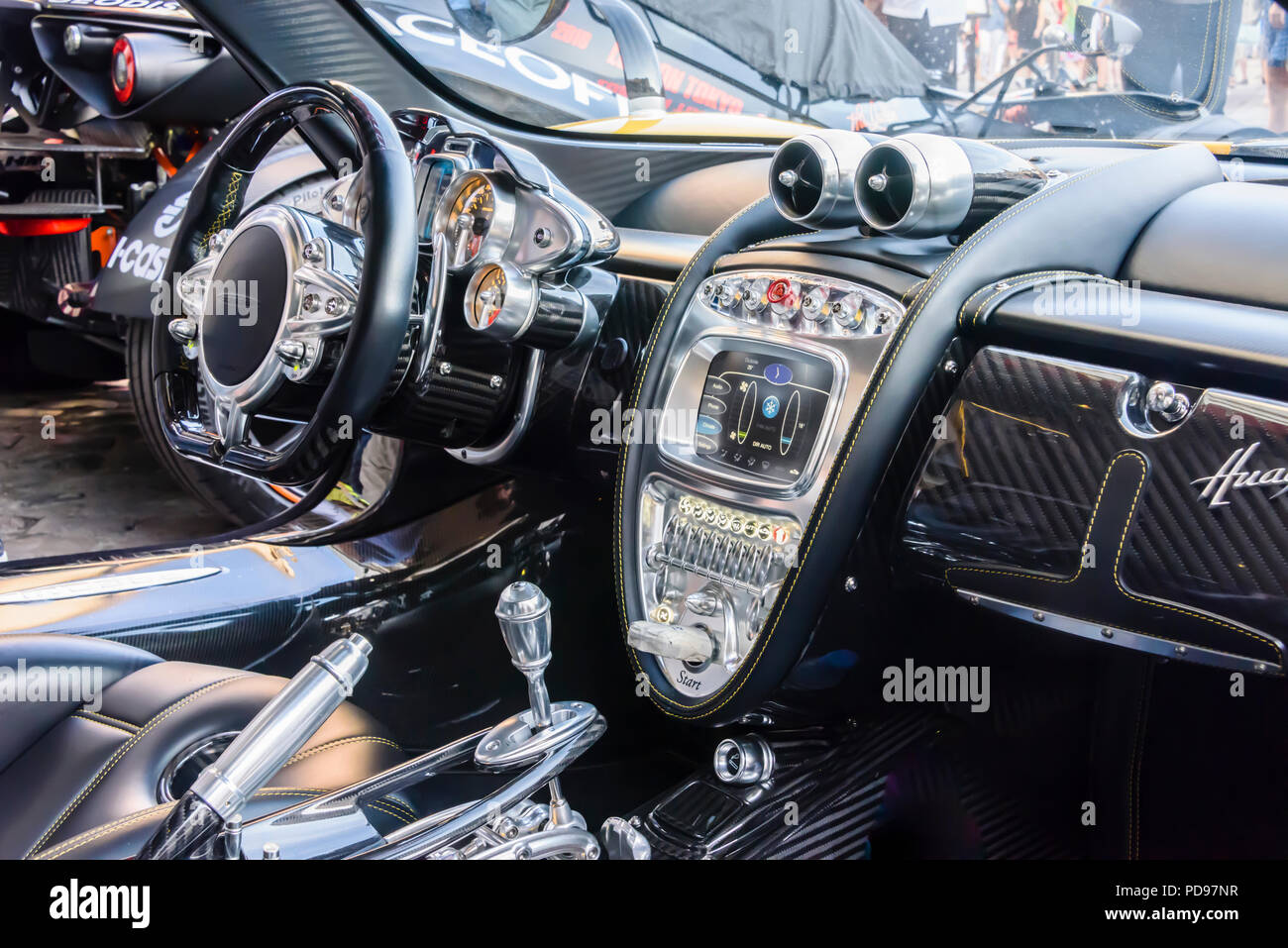 Innenraum Eines Pagani Huayra Stockfoto Bild 214718611 Alamy