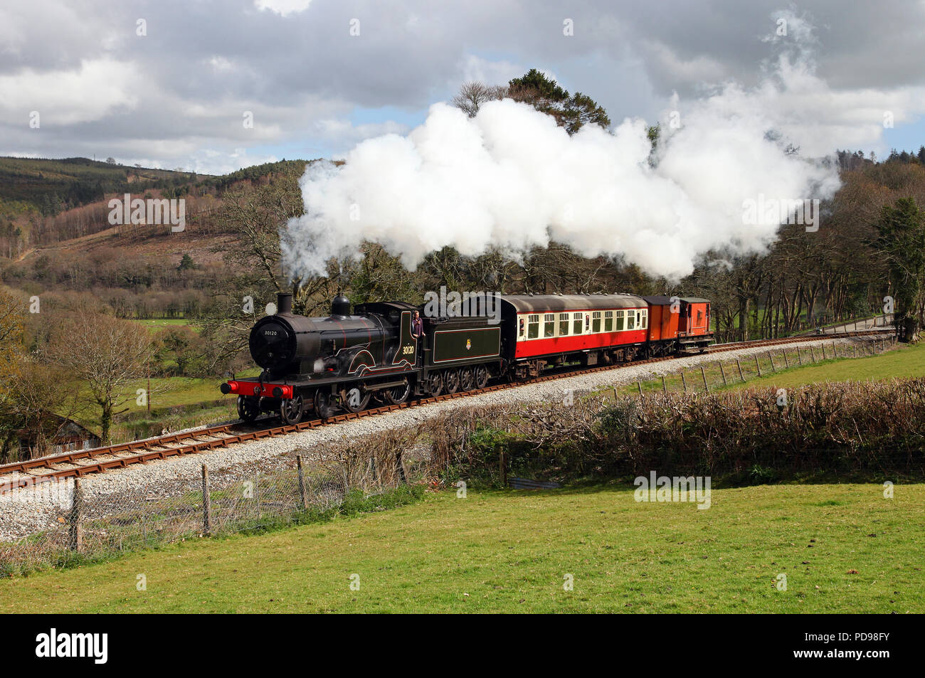 T930120 Pässe Charlies Tor auf der Bodmin & Wenford Dampfeisenbahn 21.4.12 Stockfoto