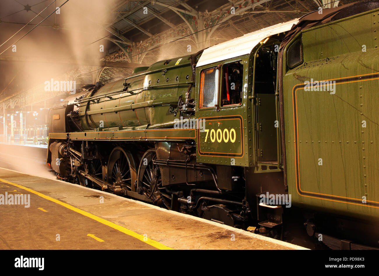 70000 'Britannia' wartet an Preston Station wartet der königlichen Zug auf 24,1 zu schleppen. 12. Stockfoto