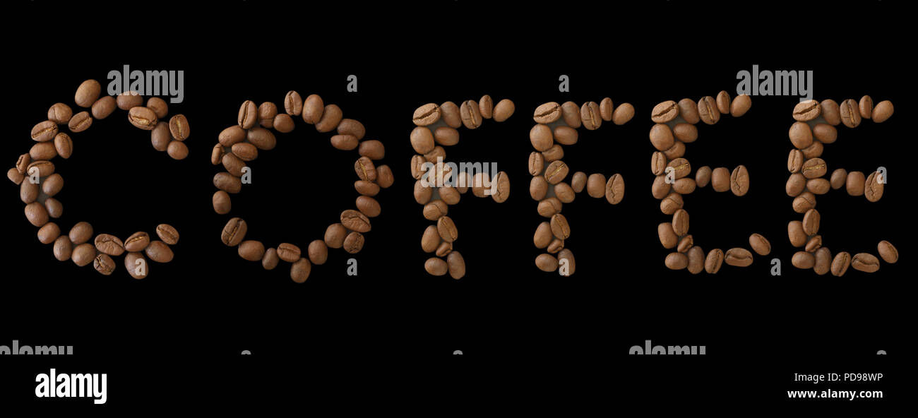 Kaffee Wort aus Kaffeebohnen auf schwarzem Hintergrund-up Konzept schließen Stockfoto