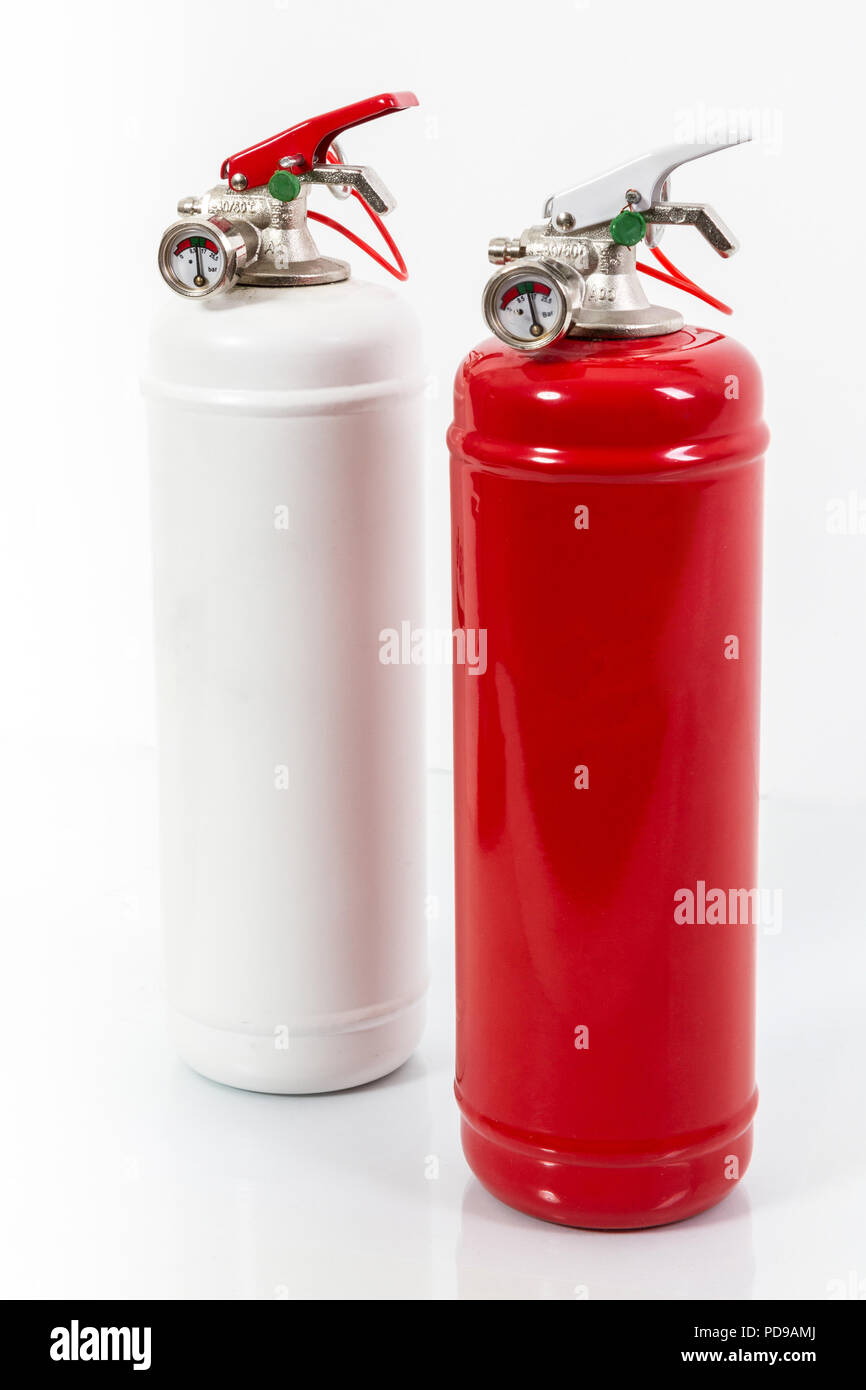 Weiß und Rot retro Feuerlöscher auf weißem Hintergrund Stockfotografie -  Alamy
