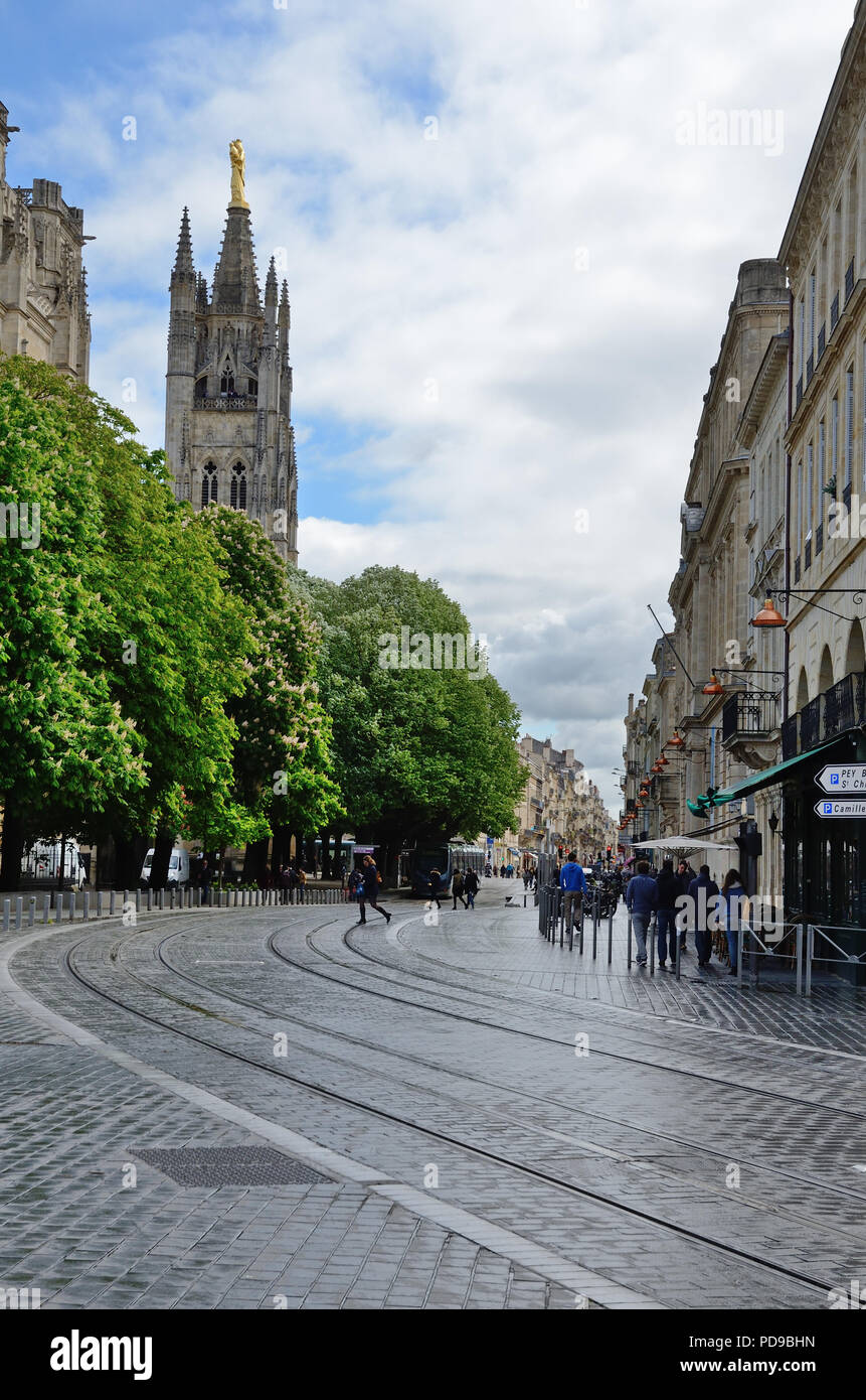 Straße in der alten französischen Stadt Bordeaux. Stockfoto
