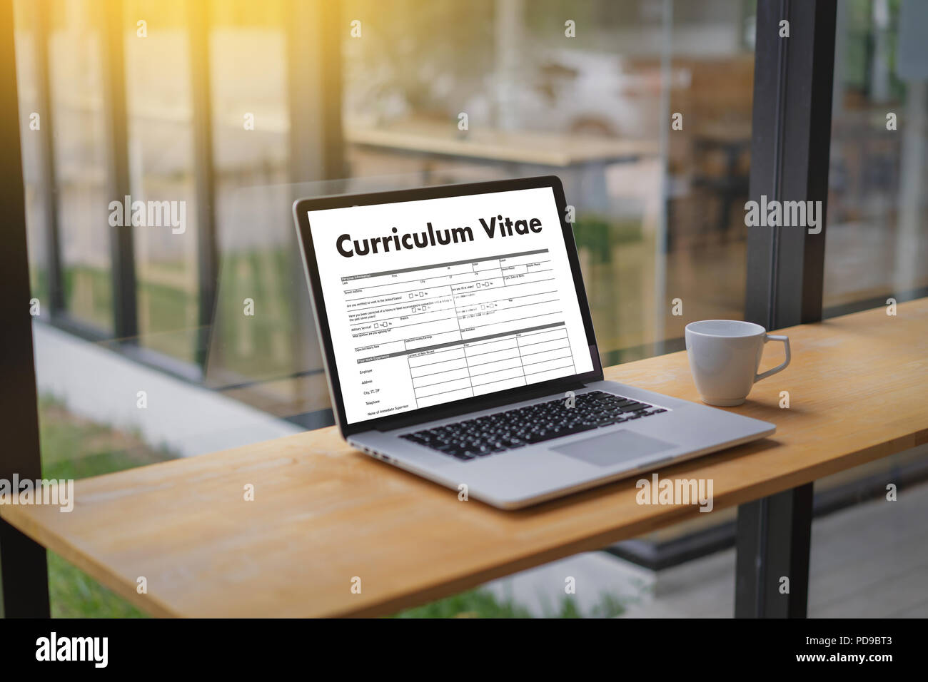 CV - Curriculum Vitae (Job Interview Konzept mit Geschäft CV Lebenslauf), BUSINESS OFFICE Geschäftsmann arbeiten Anwendung job Stockfoto