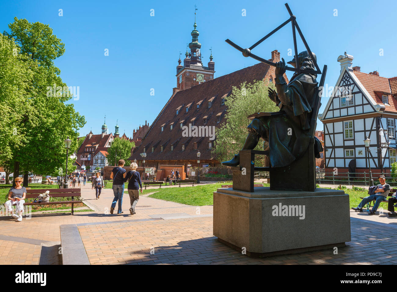 Gdansk Stadtzentrum, Statue des 17. Jahrhunderts Astronom Jan Heweliusz gelegen in einem kleinen Park in der historischen Altstadt von Danzig, Polen. Stockfoto