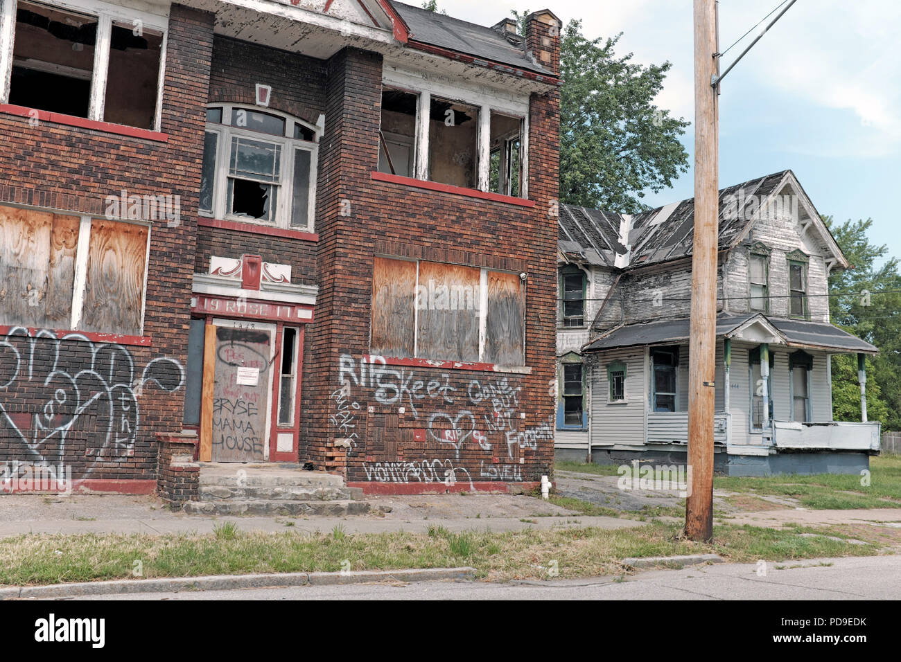 East Cleveland Ohio Ist Ein Synonym Fur Urban Decay Geworden Viele Taschen Der Stadt Werden Mit Verurteilt Leerstehende Gefullt Und Zerstorten Gebaude Stockfotografie Alamy