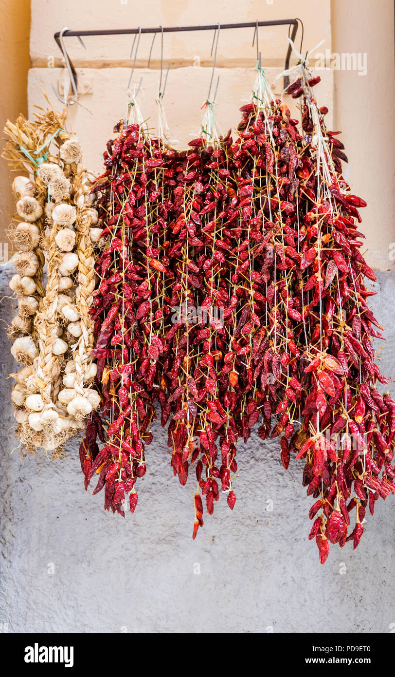 Tropea rote Chilis und Zwiebeln Stockfoto