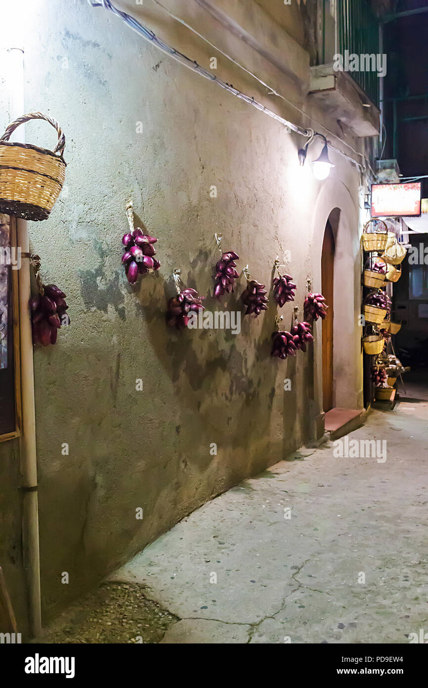 Stadt Tropea, rote Zwiebel Stockfoto