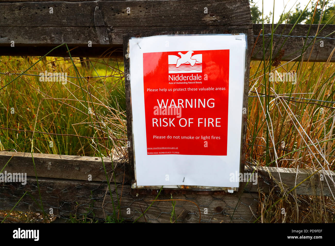 Eine Brandgefahr Warnschild in Nidderdale North Yorkshire im Sommer 2018 Stockfoto