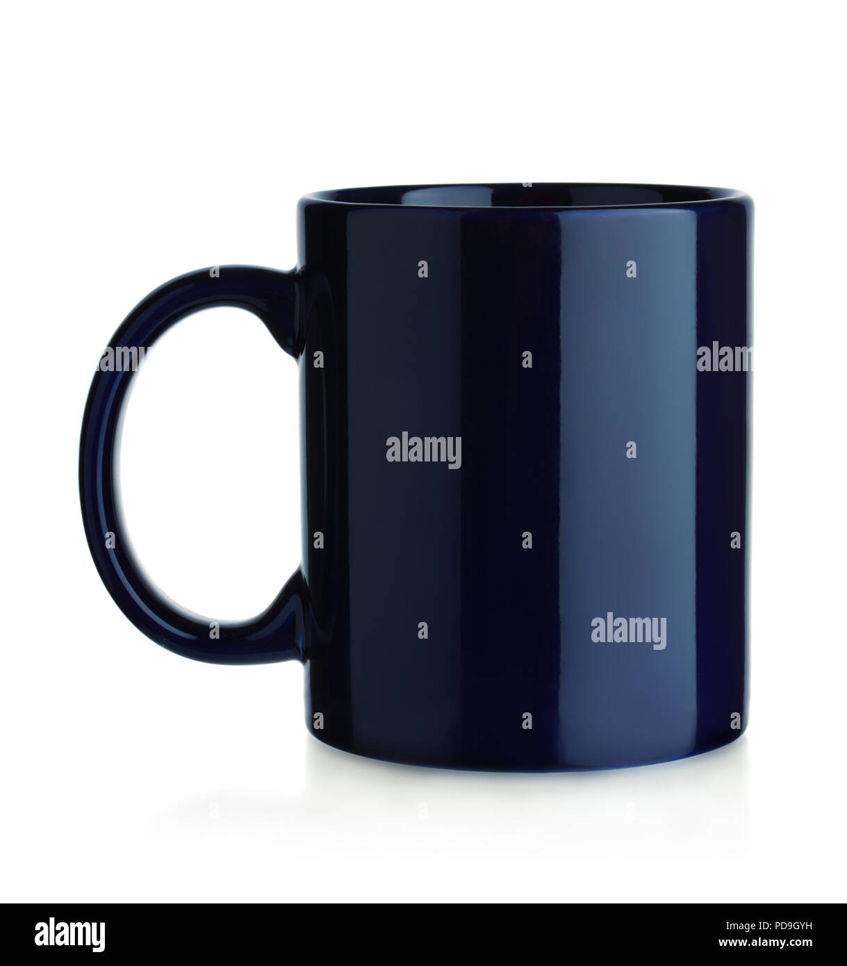 Dark Blue Becher isoliert auf weißem Stockfoto