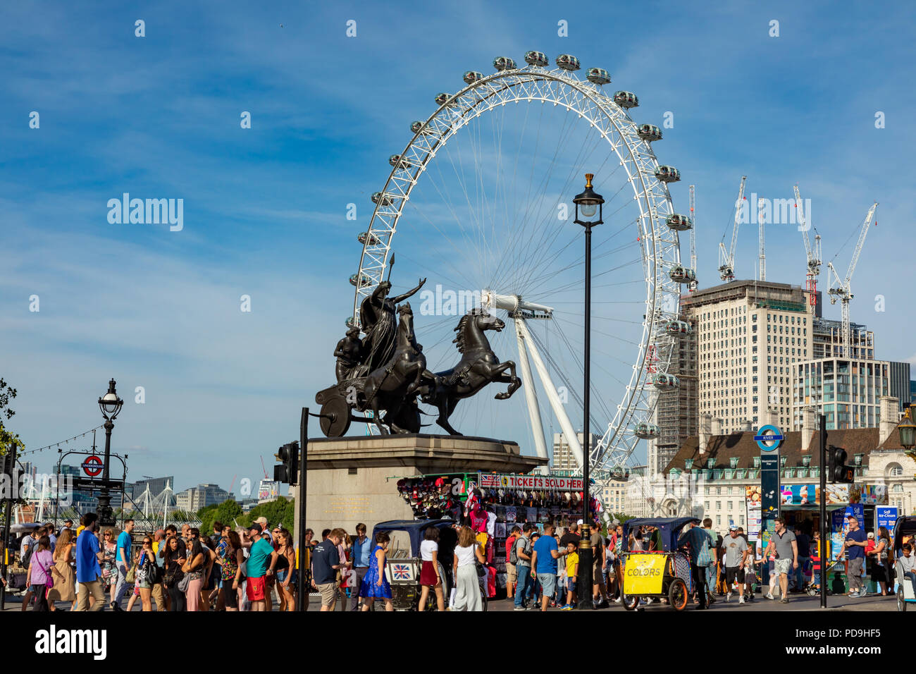 London England August 04, 2018 Die Boudiccan Rebellion Statue, und das London Eye Stockfoto