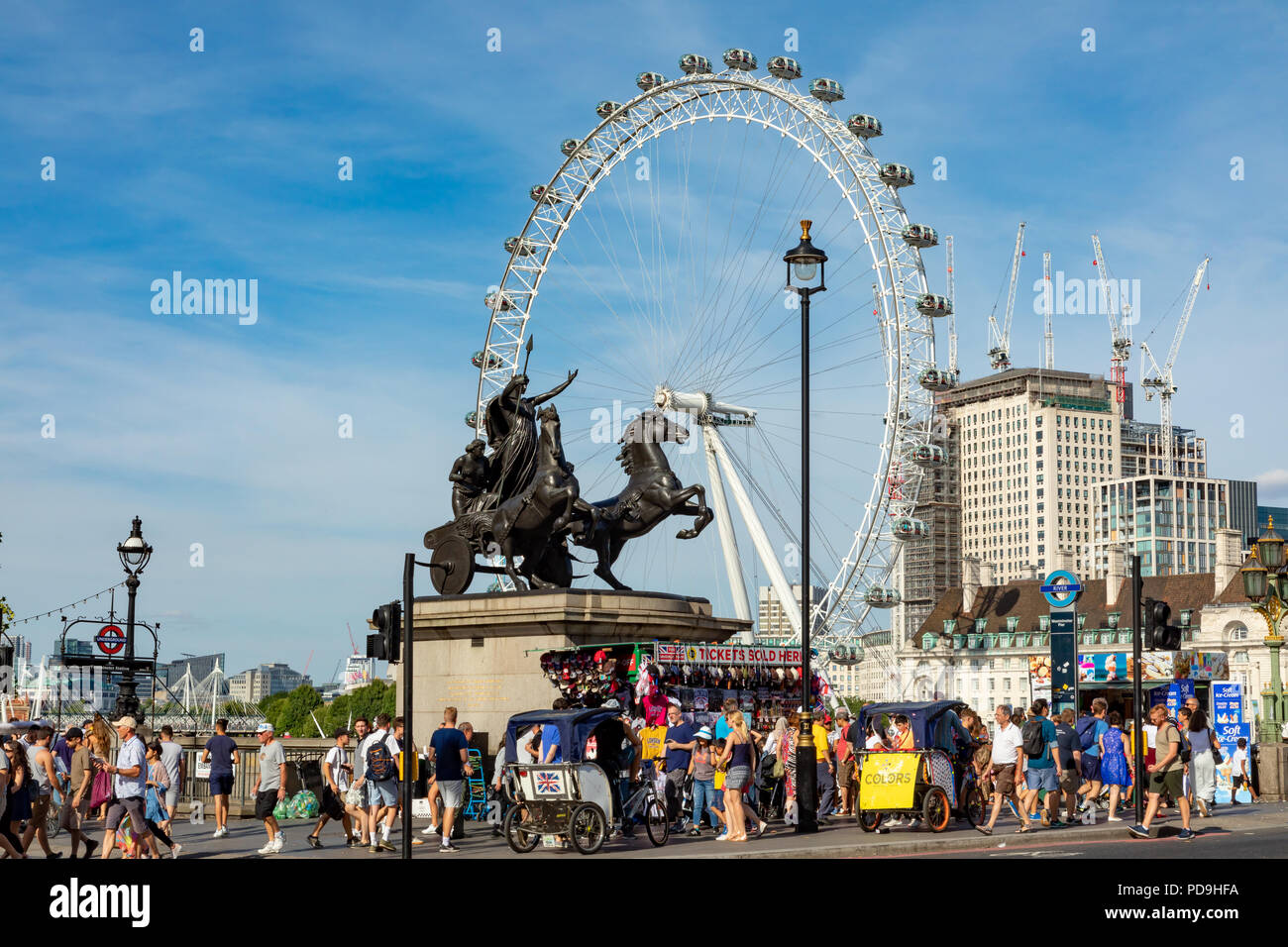 London England August 04, 2018 Die Boudiccan Rebellion Statue, und das London Eye Stockfoto
