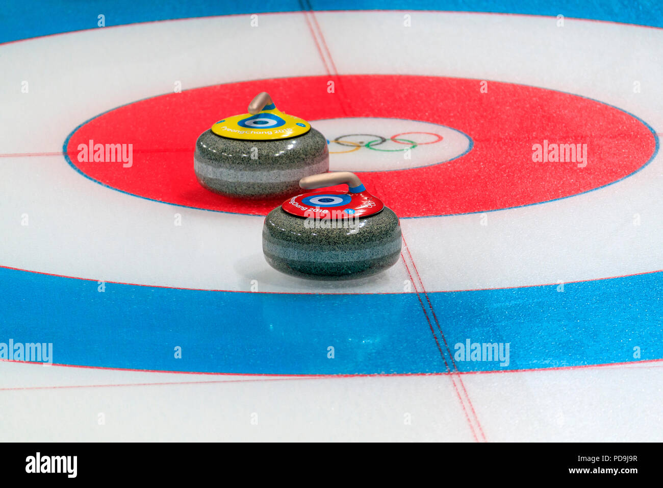 Curling Steine bei den Olympischen Winterspielen PyeongChang 2018 Stockfoto