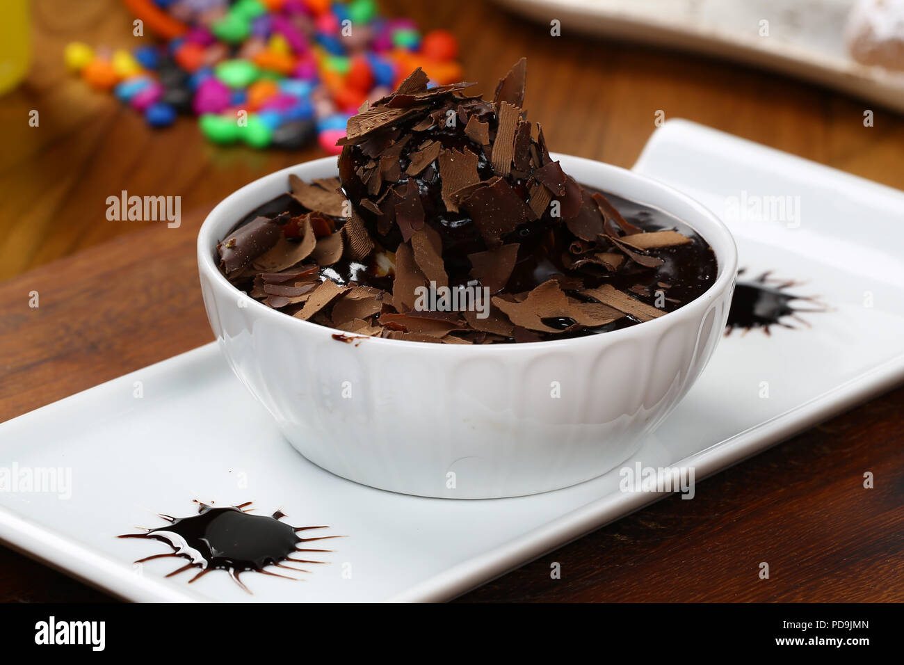 Dunkle Glasur Stockfotos und -bilder Kaufen - Alamy Dunkle Glasur Stockfotos und -bilder Kaufen - Alamy